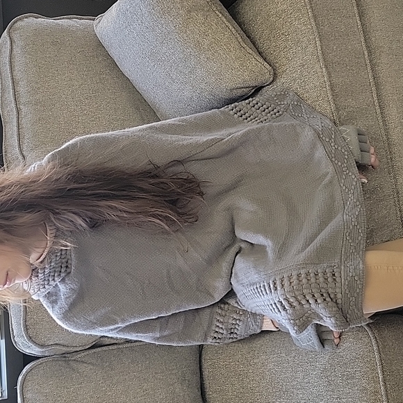 Steve Madden Hooded Grey Knit Poncho One Size 💥NWT😃 - Picture 3 of 4